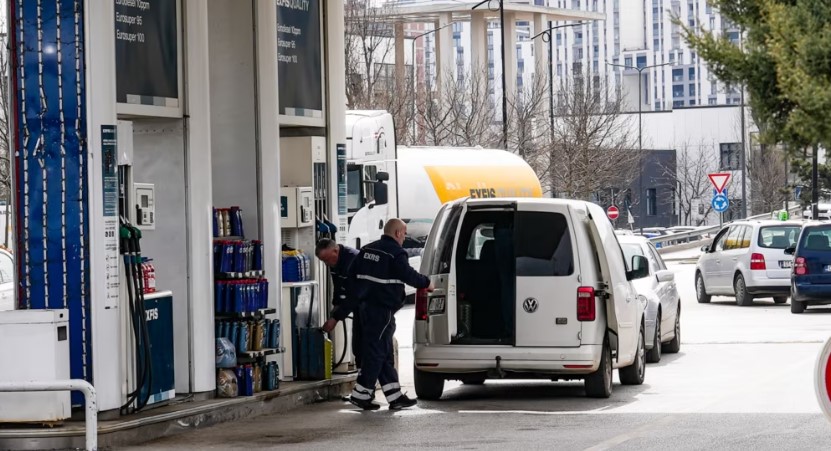 Qeveria e Kosovës ndërhyn për të kontrolluar çmimet e naftës